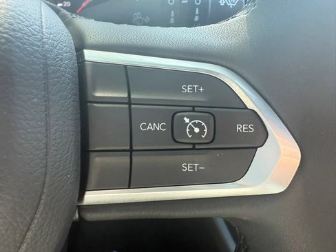 Used 2026 Jeep Compass Latitude AWD/4WD image 12