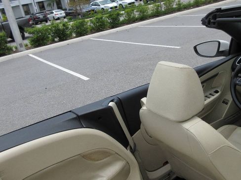 Used 2011 Volkswagen Eos Komfort FWD image 33