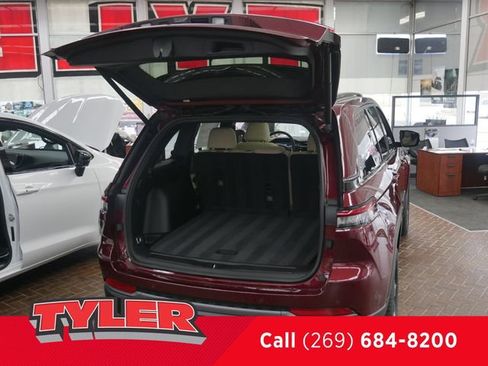 New 2026 Jeep Grand Cherokee Limited w/ Limited Altitude Package AWD/4WD image 14