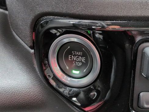 Used 2025 GMC Sierra 1500 SLT RWD image 27