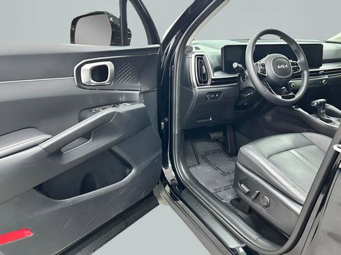Used 2025 Kia Sorento EX FWD image 9