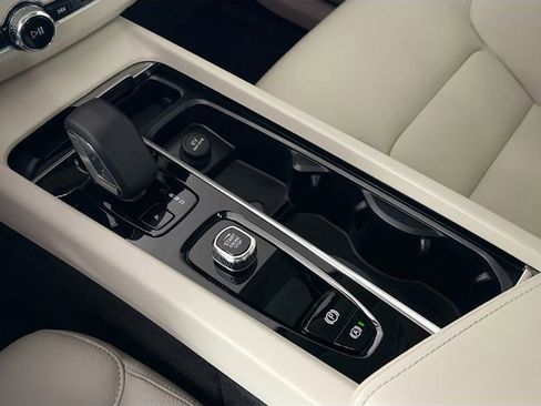 Used 2023 Volvo XC60 T8 Plus w/ Protection Package Premier image 37