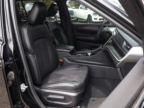 Used 2024 Jeep Grand Cherokee L Altitude AWD/4WD image 46