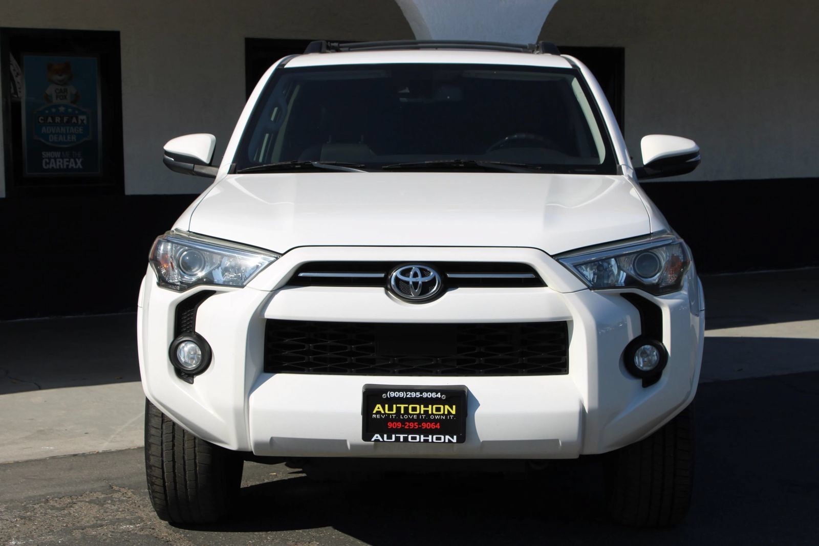 Used 2020 Toyota 4Runner SR5 Premium w/ Moonroof Package RWD image 2