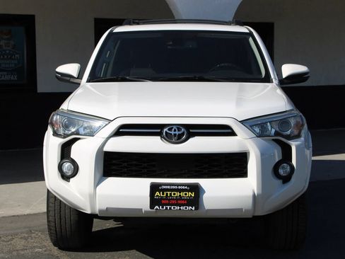Used 2020 Toyota 4Runner SR5 Premium w/ Moonroof Package RWD image 2