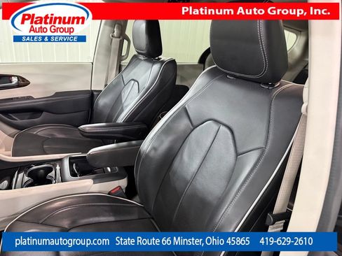 Used 2023 Chrysler Pacifica Limited FWD image 11
