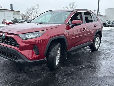 Used 2019 Toyota RAV4 LE image 3