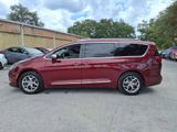 Used 2018 Chrysler Pacifica Limited image 4