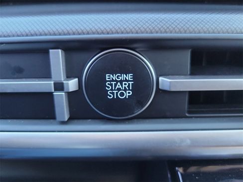 Used 2025 Hyundai Santa Fe SEL image 32