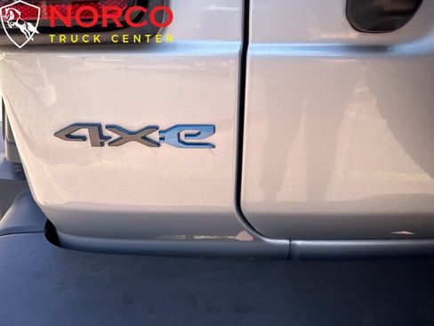 Used 2023 Jeep Wrangler Unlimited w/ Cold Weather Group image 9