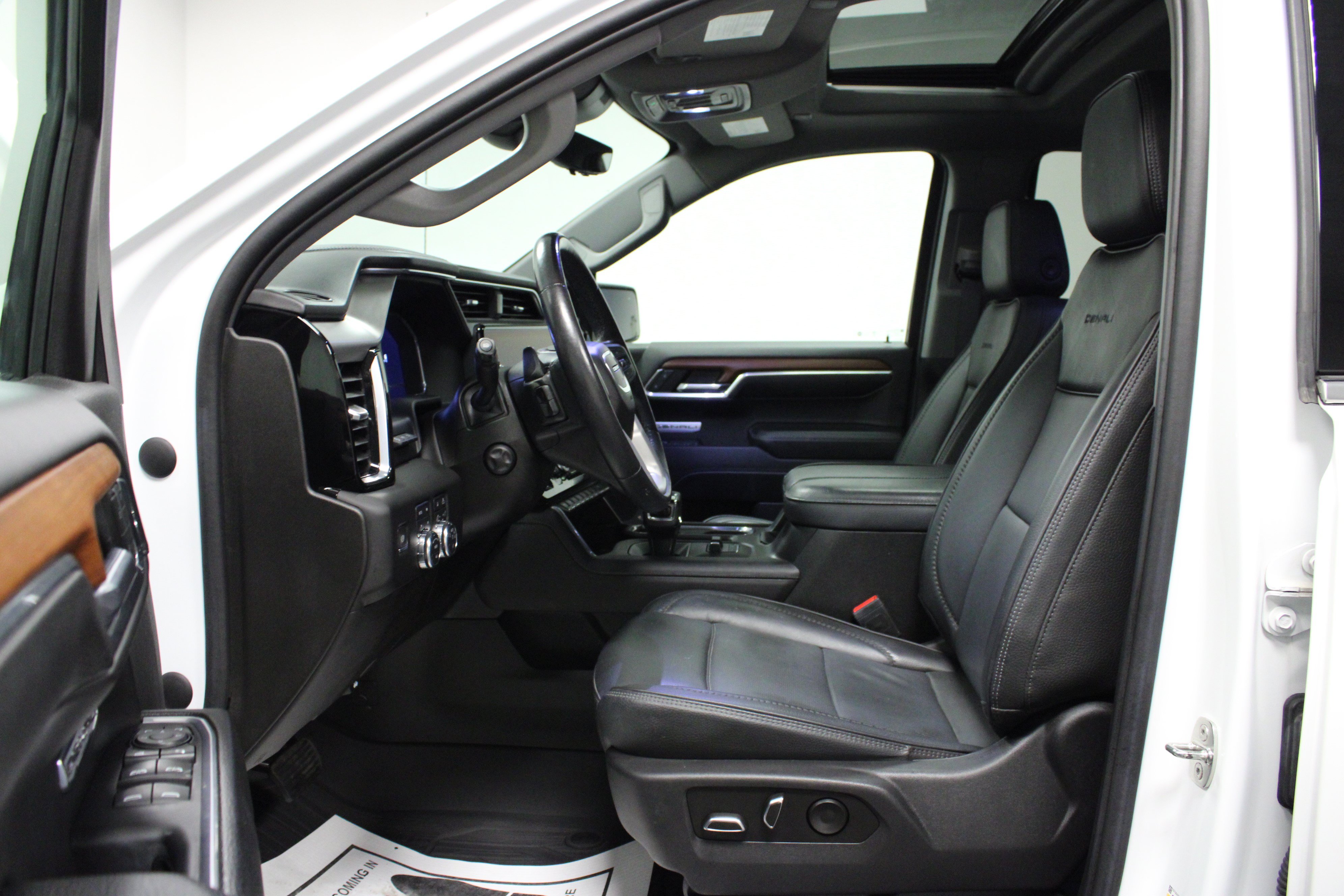 Used 2023 GMC Sierra 1500 Denali w/ Denali Reserve Package AWD/4WD image 12