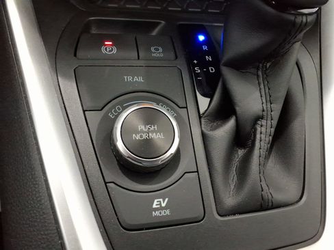 Used 2022 Toyota RAV4 XLE Premium image 24