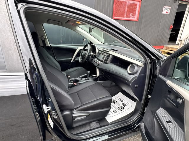 Used 2015 Toyota RAV4 LE AWD/4WD image 14