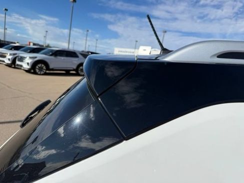 Used 2024 Hyundai Venue Limited FWD image 6
