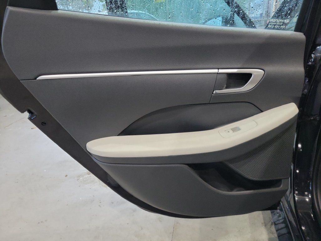 Used 2023 Hyundai Sonata SE FWD image 12