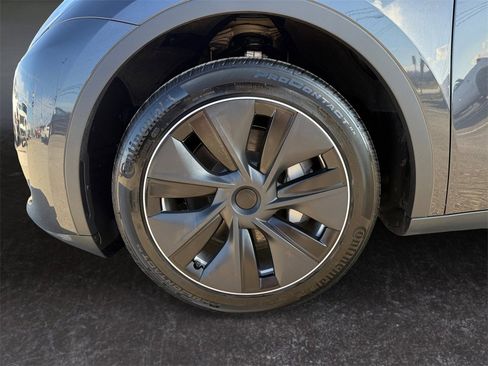 Used 2024 Tesla Model Y Long Range image 9