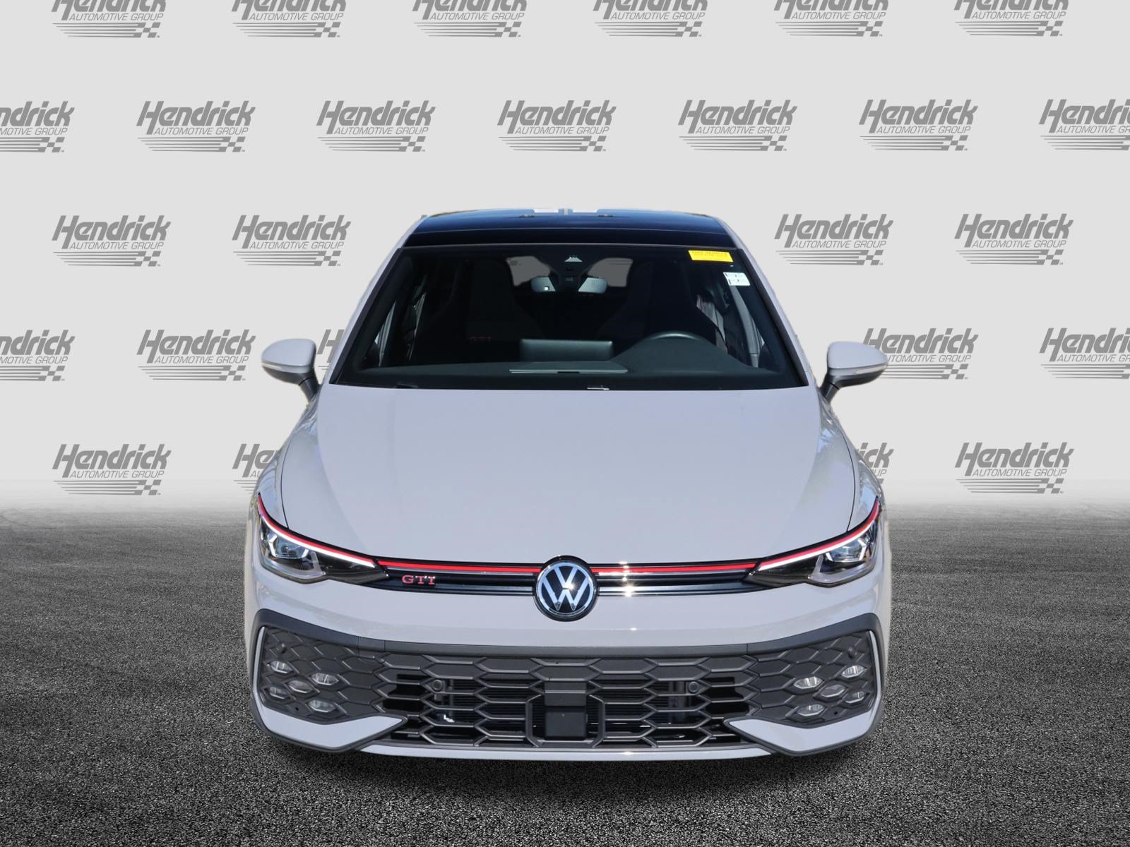Used 2025 Volkswagen Golf SE FWD image 3