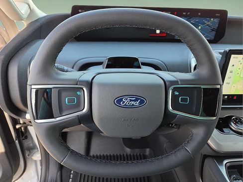 New 2026 Ford Expedition Active image 24