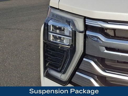 Used 2024 Chevrolet Silverado 2500 High Country w/ High Country Premium Package image 12