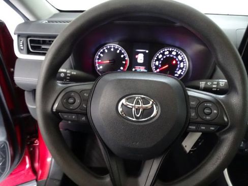 Used 2019 Toyota RAV4 LE image 5