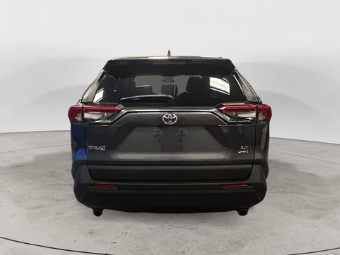 Used 2022 Toyota RAV4 LE AWD/4WD image 4