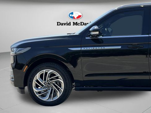 New 2025 Lincoln Navigator Reserve image 5