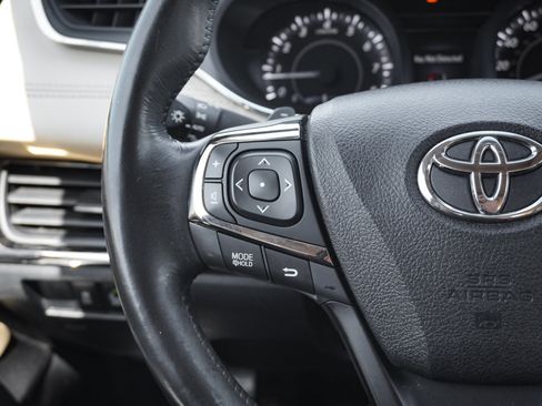 Used 2016 Toyota Avalon Touring image 18