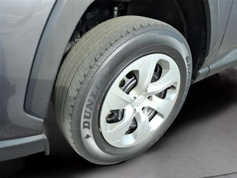 Used 2021 Toyota RAV4 LE image 9