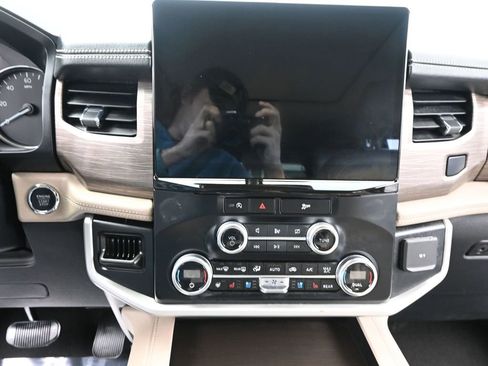 Used 2024 Ford Expedition Max Limited image 24