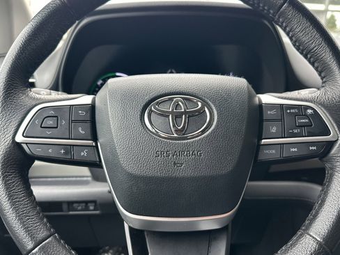 Used 2024 Toyota Sienna XLE image 24