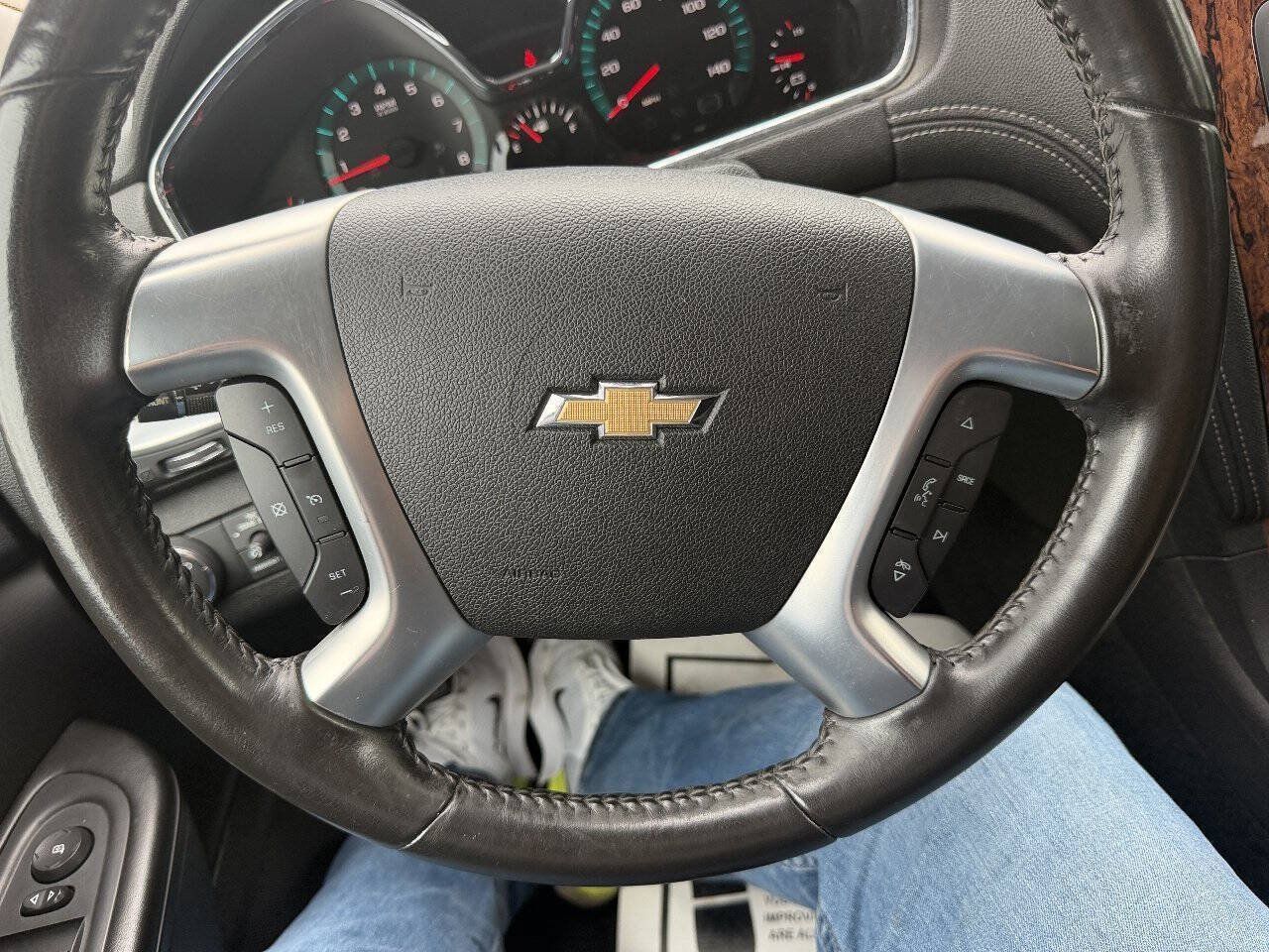 Used 2014 Chevrolet Traverse LT FWD image 17