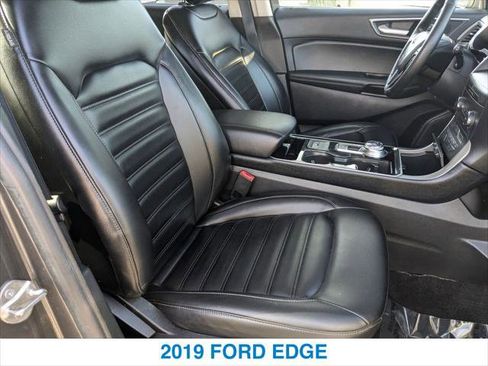 Used 2019 Ford Edge SEL image 25