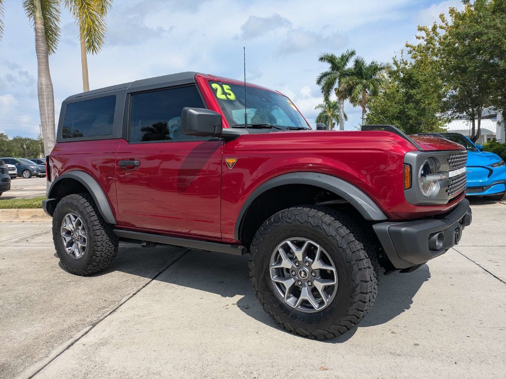 Used 2025 Ford Bronco Badlands AWD/4WD image 2
