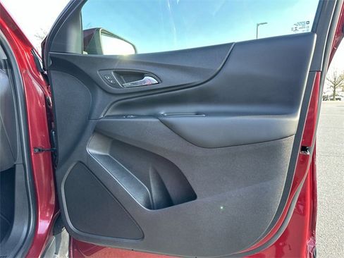 Used 2020 Chevrolet Equinox LT image 29