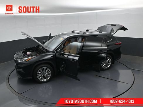 Used 2023 Toyota Highlander Platinum AWD/4WD image 59