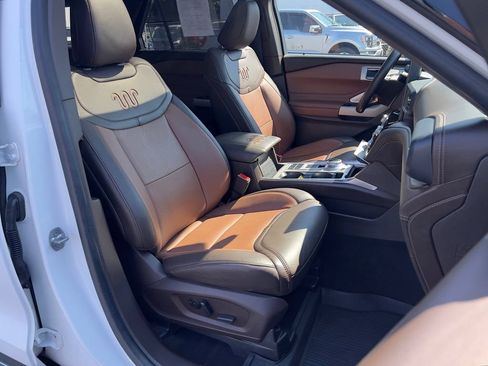Used 2022 Ford Explorer King Ranch w/ Premium Technology Package RWD image 23