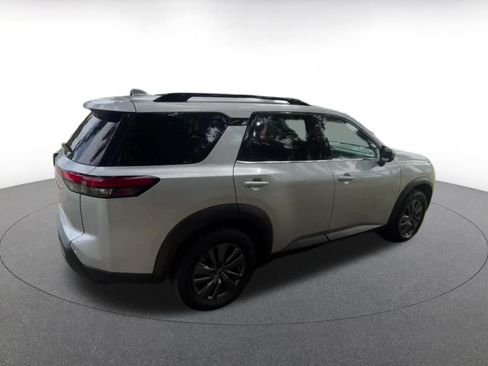 Used 2025 Nissan Pathfinder SV FWD image 14