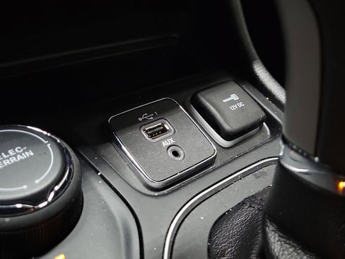 Used 2020 Jeep Cherokee High Altitude image 36