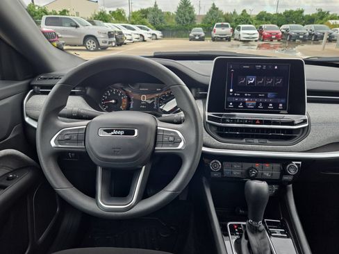 Used 2025 Jeep Compass Sport AWD/4WD image 18