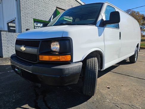Used 2015 Chevrolet Express 2500 Extended RWD image 40