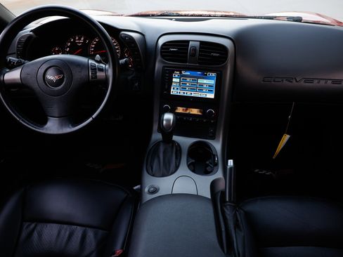 Used 2007 Chevrolet Corvette Convertible w/ Preferred Equipment Group image 2