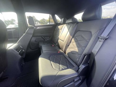Certified 2024 Volkswagen Atlas Cross Sport SE FWD image 12