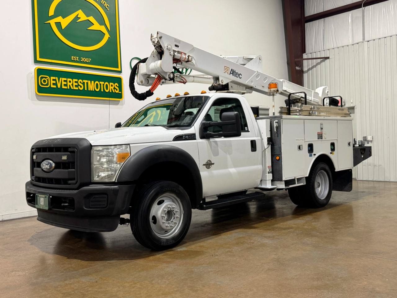 Used 2012 Ford F550 Luxury w/ Snow Plow Prep Pkg RWD image 2
