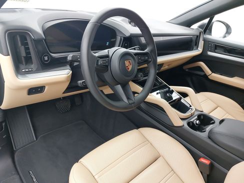 Certified 2026 Porsche Cayenne E-Hybrid Coupe AWD/4WD image 4