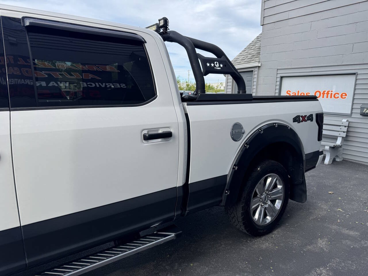 Used 2018 Ford F150 XLT w/ Equipment Group 302A Luxury AWD/4WD image 32