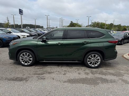 Used 2023 Toyota Highlander Limited image 12