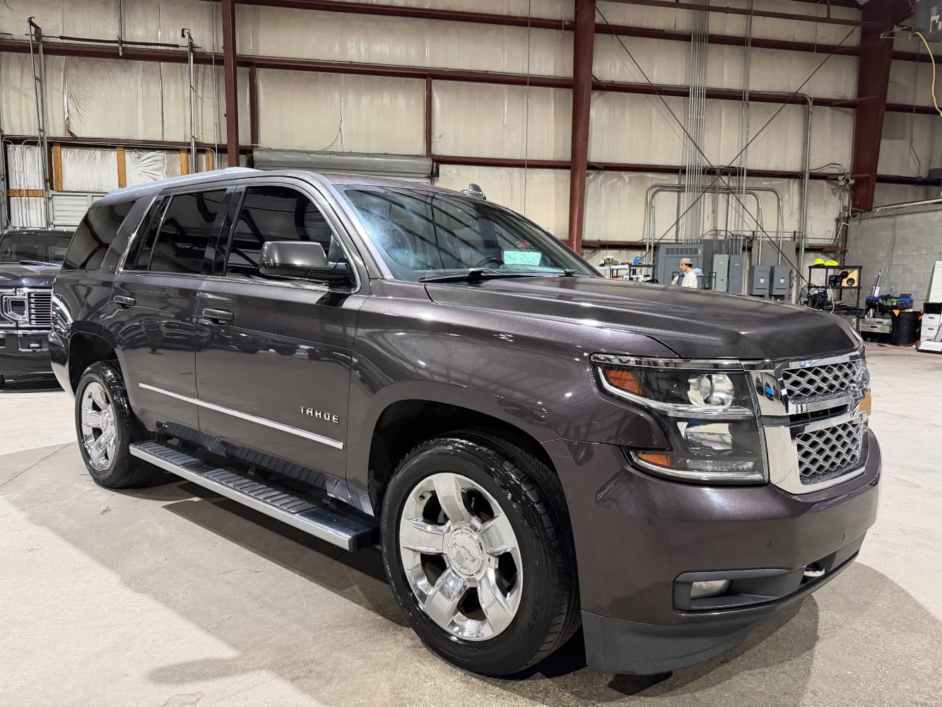 Used 2018 Chevrolet Tahoe LT w/ LT Signature Package RWD image 2