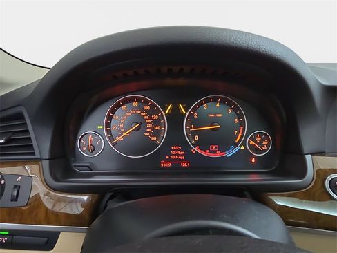 Used 2011 BMW 535i xDrive Sedan image 19