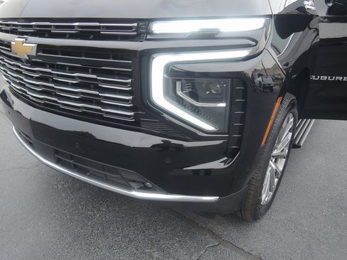 Used 2025 Chevrolet Suburban High Country image 51