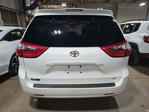 Used 2020 Toyota Sienna LE image 6